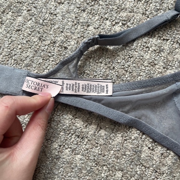 Victoria Secret Lace Bra - Picture 4 of 4